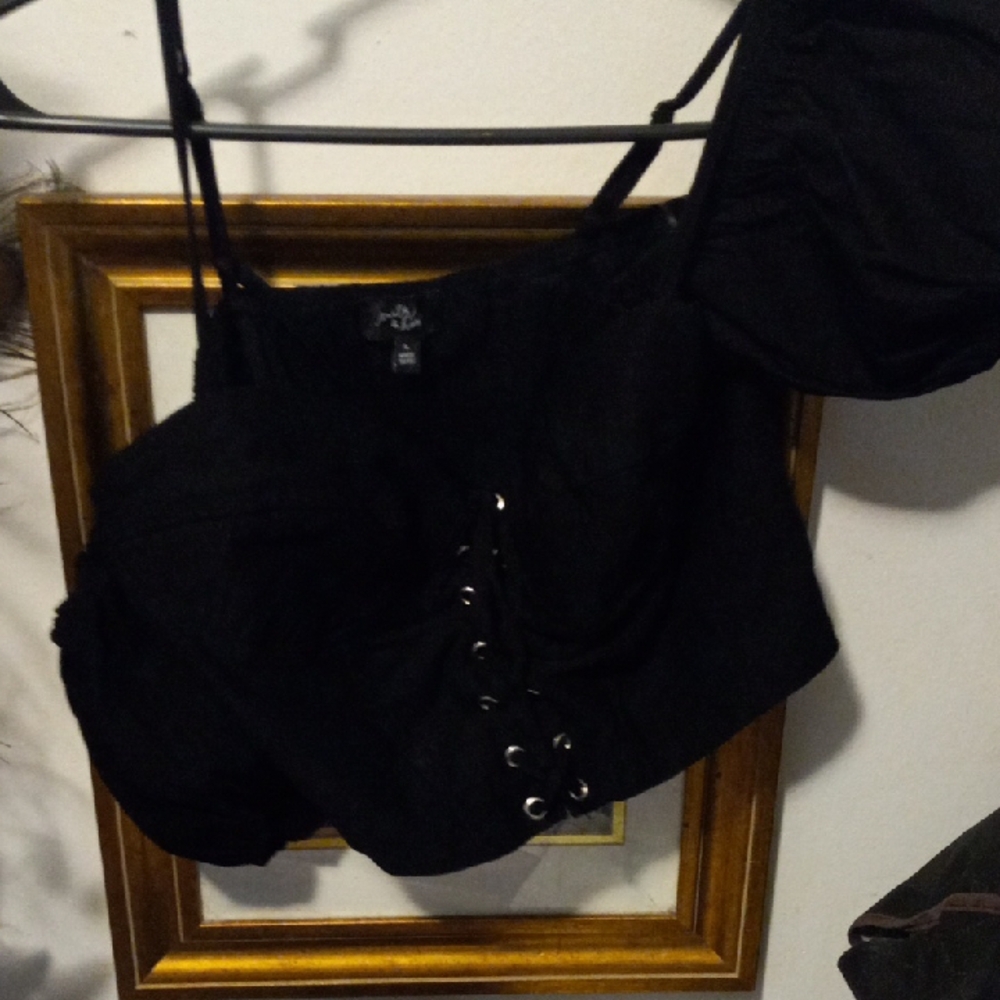 Lace Up Crop Cold Sholder Top. - Picture 3 of 6